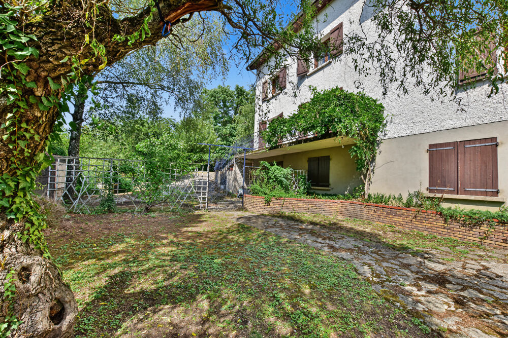 Grande maison familiale de 330 m² Carrez sur 1400 m² de terrain - 4 chambres, sous-sol complet et combles aménagés