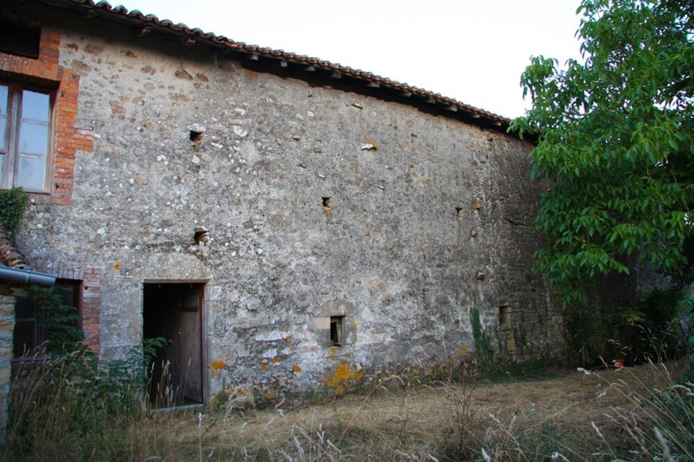 Maison en pierre à rénover-grange attenante-jardin