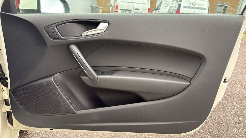 A1 I 1.6 TDI 90 Ambiente 2012 occasion 69960 Corbas