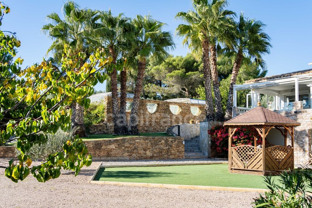 Maison à vendre 5 pièces LA CIOTAT (13) Terrain 3000 M2 Piscine, Triple garage