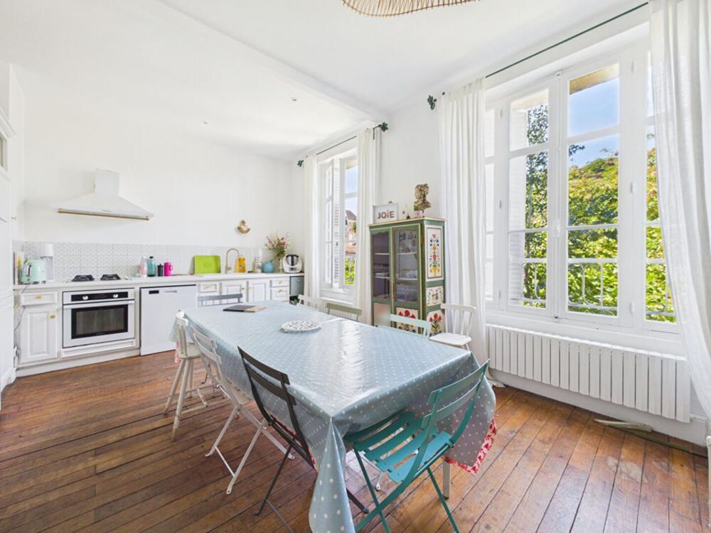 Vente Maison Demeure de caractère  de 376 m2 sur le plateau de Poitiers avec 10 chambres et jardin Poitiers