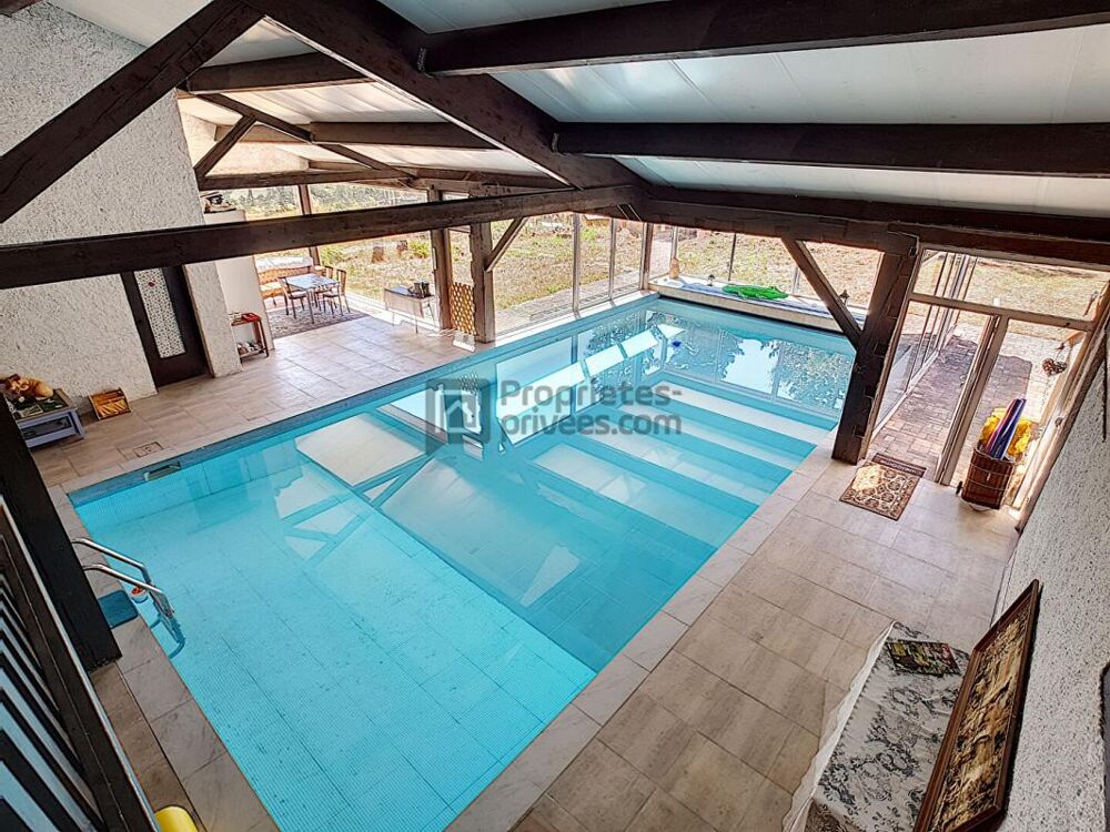VILLA AVEC UNE PISCINE JOLI UN PARC !