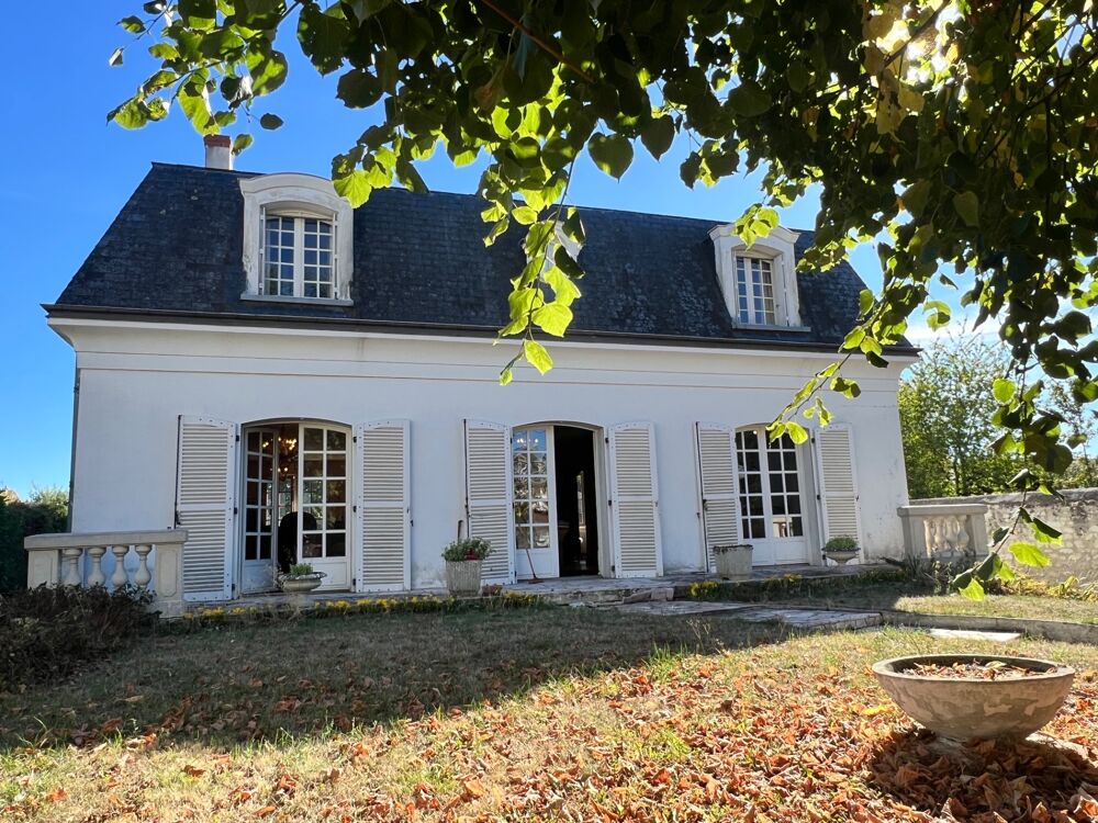 CHÂTELLERAULT  Maison familiale 152 m²  5 chambres  Vie de plain-pied  Terrain 1 000 m²