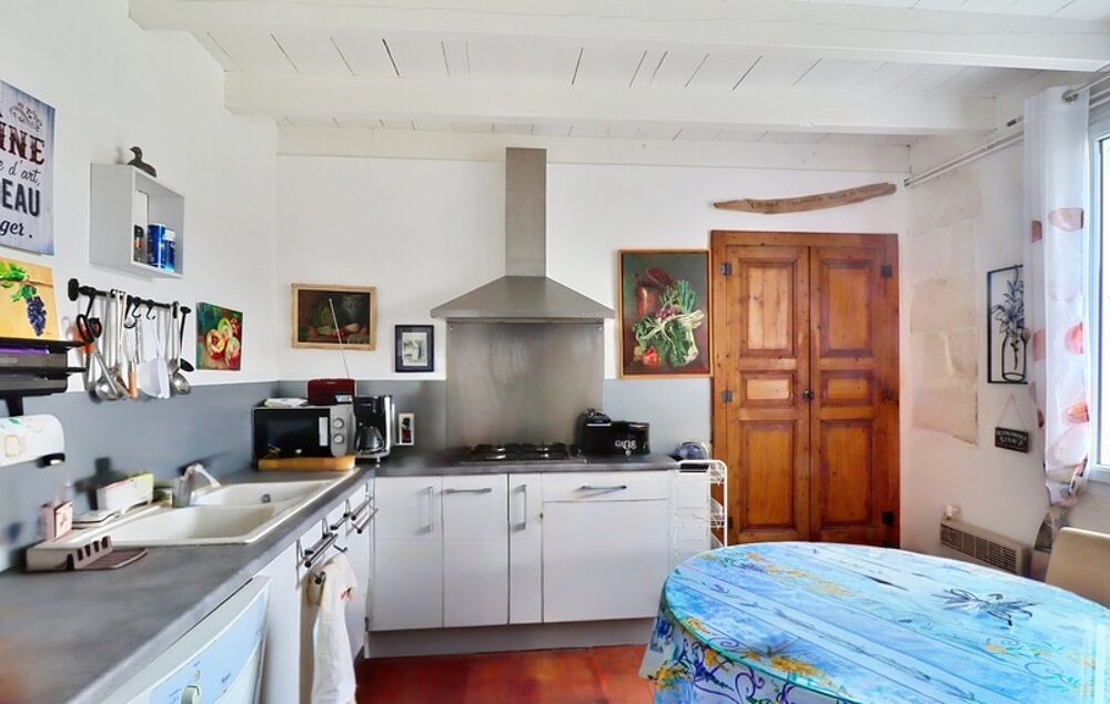 Maison de caractère en pierre de 8 pièces, 5 chambres. 200 m²- DPE C , Saint-Dizant-du Gua