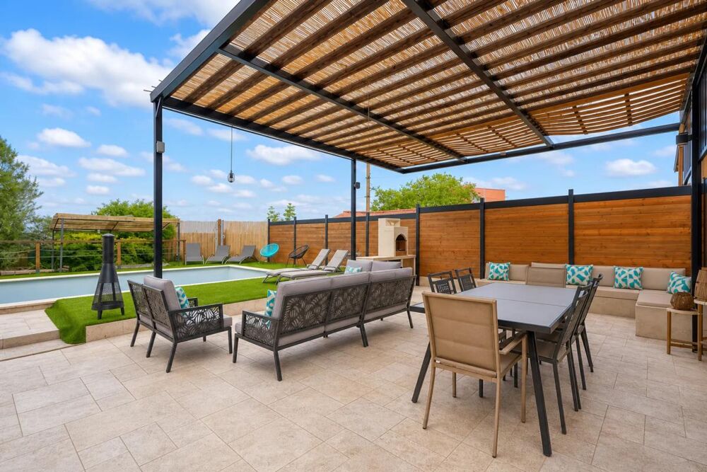 Maison familiale de 130 m² avec piscine et jardin - DPE en " C "