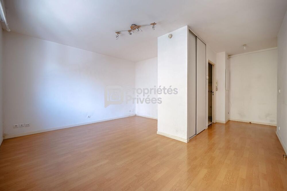 Vente Appartement IDEAL INVESTISSEMENT BON RENDEMENT LOCATIF 6% DEUX PIÈCES 43,56 m² AU PIED DU RER E  IMMEUBLE RÉCENT  FORT POTENTIEL Villemomble Villemomble