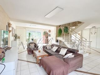  Propri�t�/ch�teau � vendre 8 pi�ces 240 m�