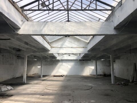 Dpt Rh&ocirc;ne (69), &agrave; vendre TASSIN LA DEMI LUNE- MURS Local commercial de 800m2 environ dont 630m2 en RDC &agrave; l'horloge 2590000 69160 Tassin la demi lune