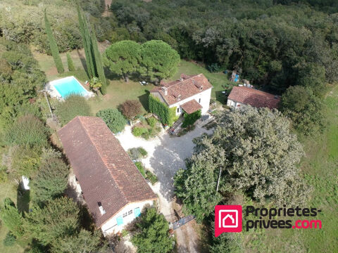   Proprit compose de 4 logements avec piscine sur plus d'1 hectare Maison - 11 pice(s) - 380 m