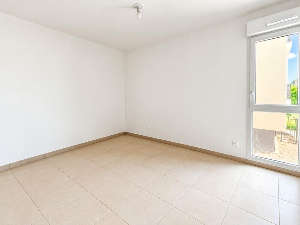 Location Appartement T3 avec parking et terrasse à Arles Arles
