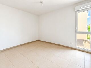 Location Appartement T3 avec parking et terrasse à Arles Arles