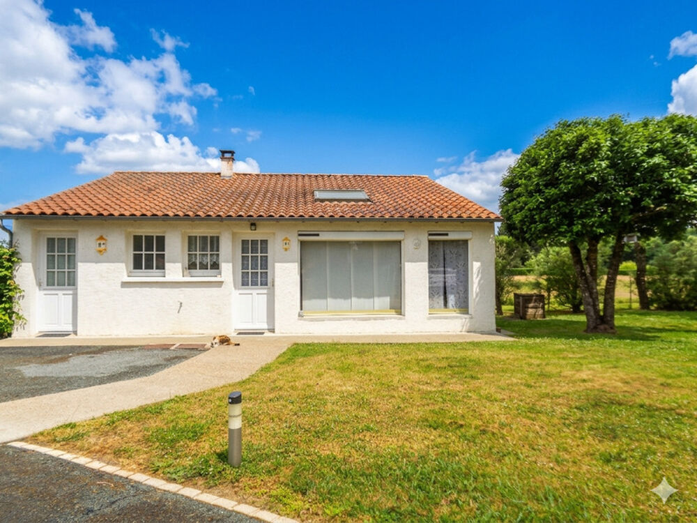 Maison à vendre FONTCOUVERTE (17) 12 pièces 218m2 (3 logements) parcelle de 4000m2