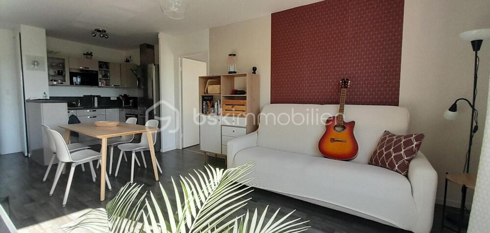 À découvrir sans tarder  Appartement 2 pièces impeccable avec loggia, dans résidence de 2016 !