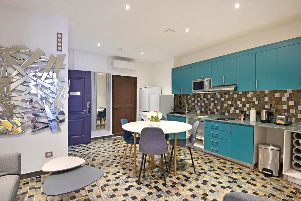Vente Appartement Avignon intra-muros – Immeuble de rapport rénové, de 8 logements, vendu entièrement meublé Avignon