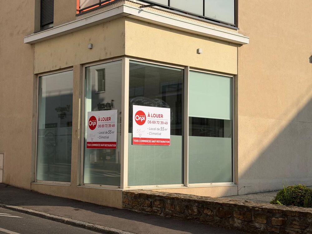   Local commercial cœur de ville  À Louer 