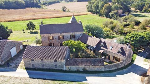   Corps de ferme Saint Genies 289 m2 Maison - 13 pi�ce(s) - 330 m�