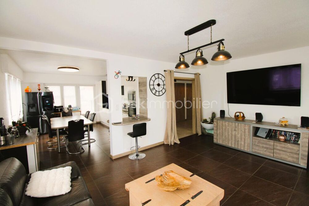VILLAGE-NEUF  MAISON INDIVIDUELLE 213 m²  213 m² habitables  Piscine  Photovoltaïque  Pompe à chaleur  À 2 min de la Suiss