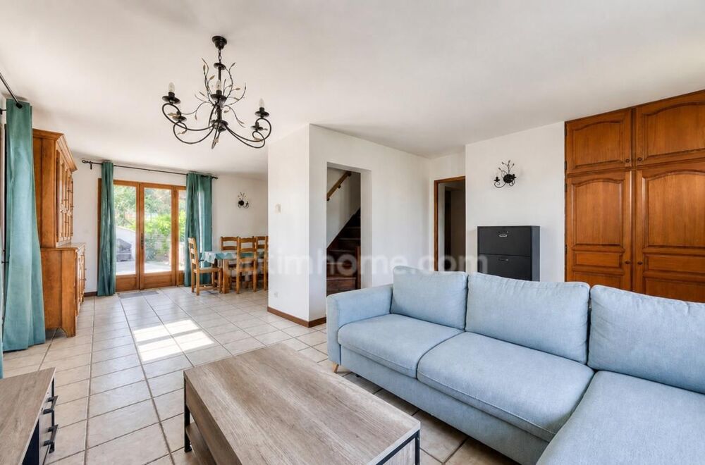 Maison familiale, 5 chambres, terrain de 685 m² et nombreux équipements sur Pessac (33)