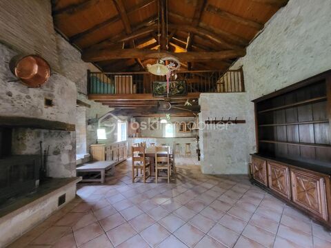   MAISON EN PIERRE+ MAISON LOCATIVE-HANGAR ET DEPENDANCES SUR PARCELLE DE 8000 m� Maison - 4 pi�ce(s) - 118 m�
