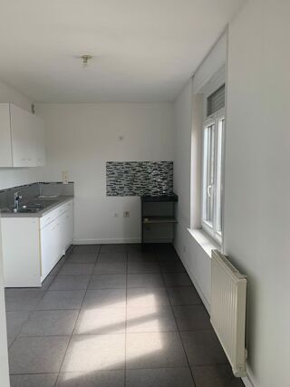  Appartement à louer 3 pièces 85 m²
