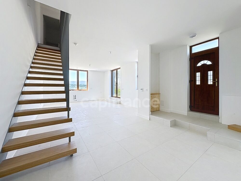 Maison mitoyenne triplex entièrement rénovée - CERCIER (74)
