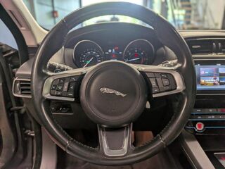 F-PACE 2.0 D - 180 ch 2WD BVA8 Prestige 2017 occasion 78200 Mantes La Jolie