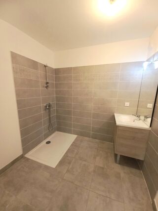  Appartement à louer 2 pièces 37 m²