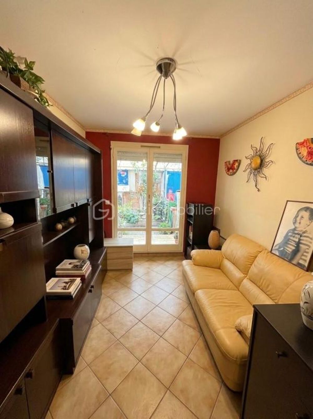 Maison 3 pièces et une pièce bureau