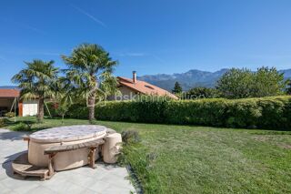  Maison  vendre 9 pices 221 m