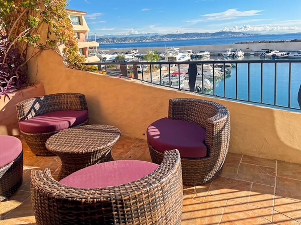 À vendre 2 Pieces vue Mer panoramique Port la galère