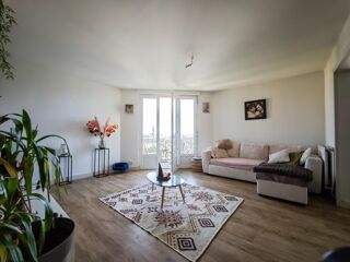  Immeuble à vendre 15 + pièces 304 m²