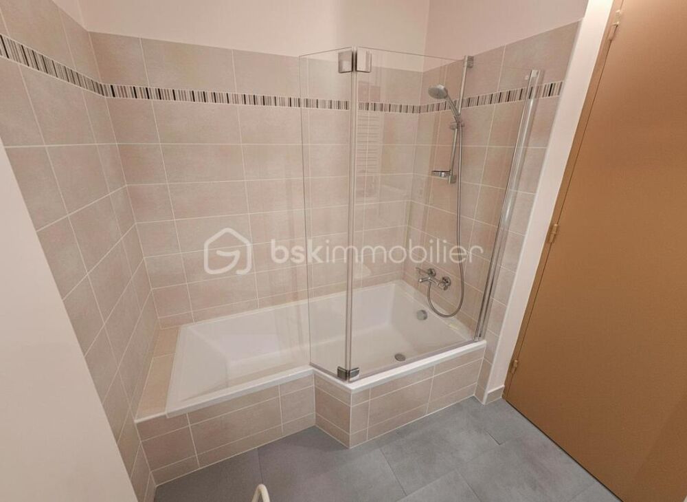 Vente Appartement ROANNE CENTRE – 95 m² – 3 CHAMBRES – 2 BALCONS – VUE PANORAMIQUE – PARKING PRIVATIF Roanne