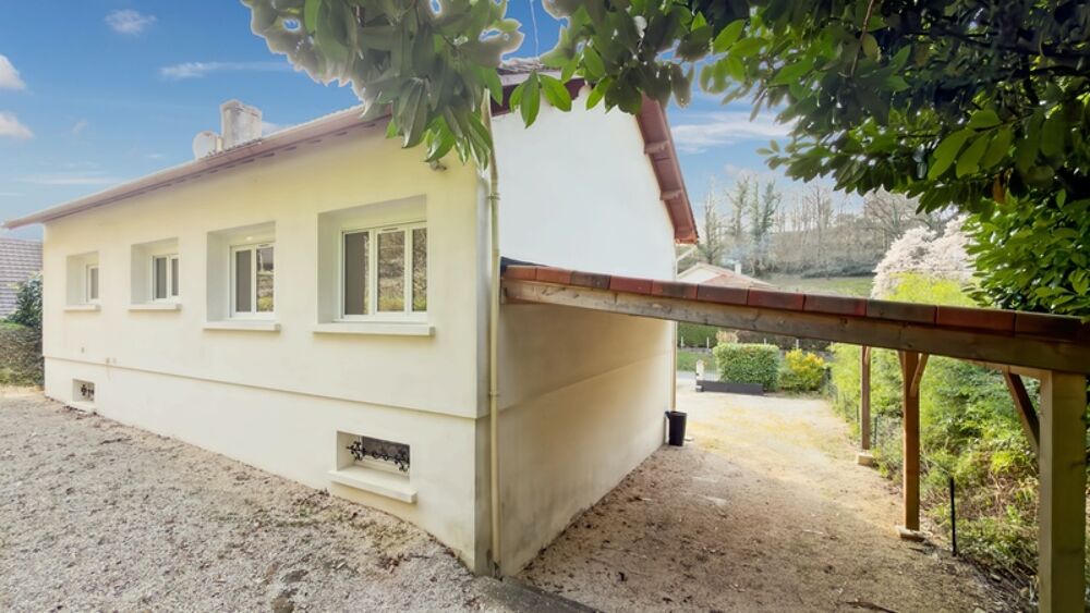 Maison entièrement rénovée à vendre 4 pièces de 85m2 avec 3 chambres et garage 60 m2 sur 833 m2 de terrain à CREYSSE (24)
