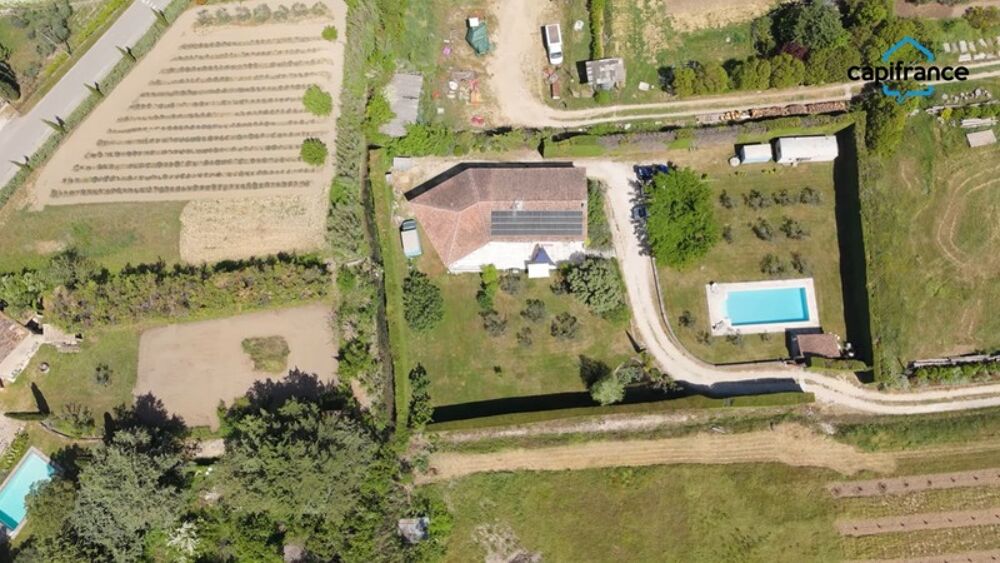 LES TAILLADES, maison individuelle de plain pied de 210 m2, en campagne, 4 chambres, sur un terrain de 2900 m2 environ, piscin