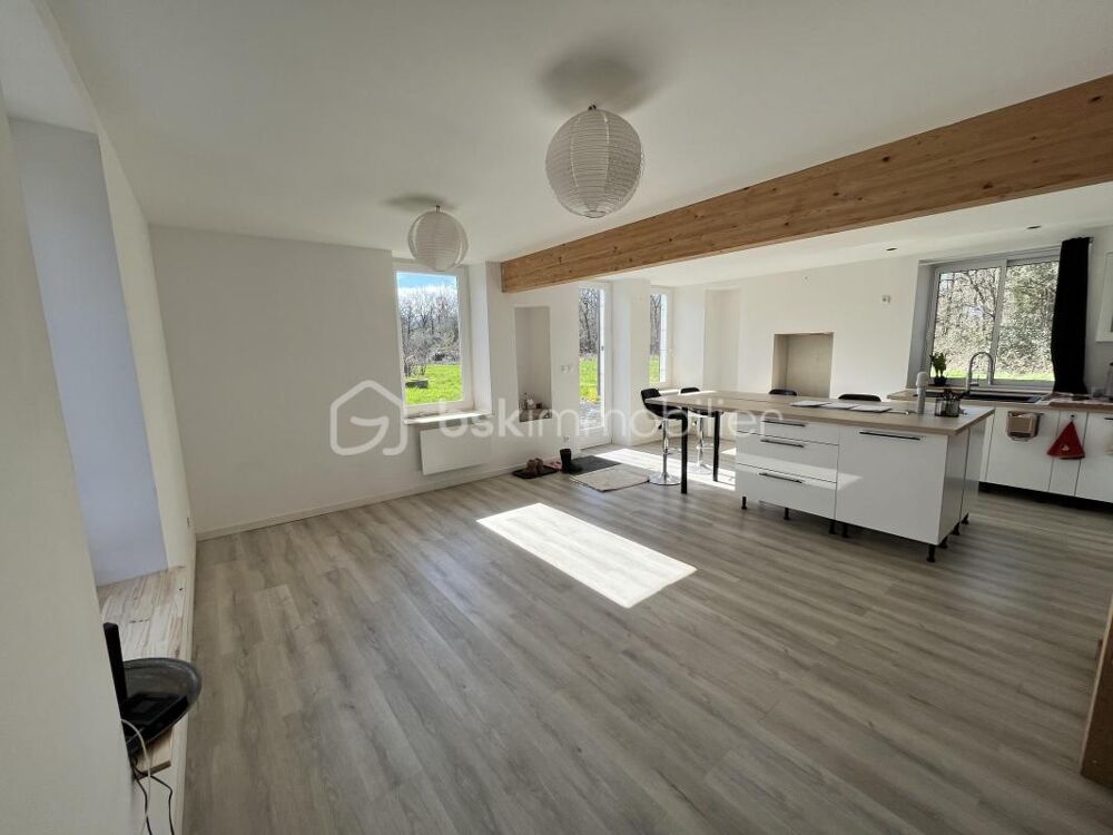 Superbe maison de campagne fraîchement rénovée sur son magnifique terrain au coeur de la forêt