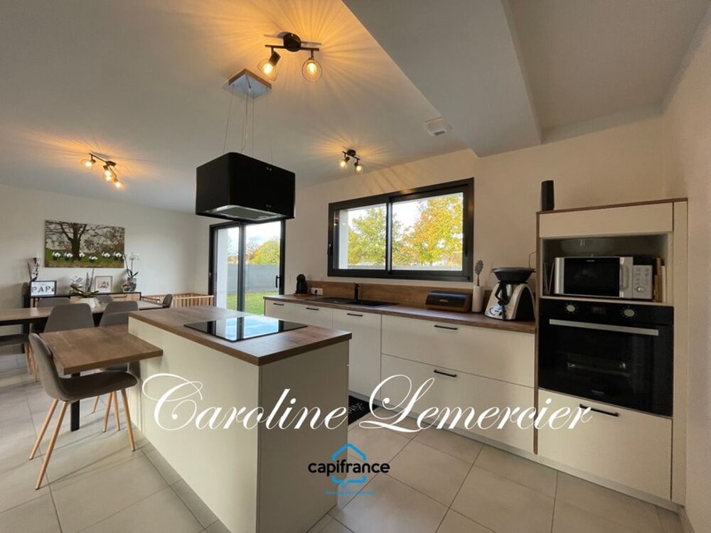 Vente Maison Maison � vendre 4 pi�ces  (72)Maison contemporaine � toit plat 98 m� habitables, 3 chambres, terrain de 700 m�, piscine chauff�e La ferte bernard