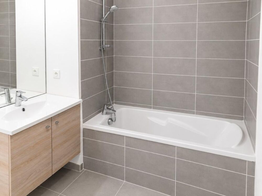 Location Appartement Apaprtement T3 avec balcon et parkings à ROQUEBRUNE SUR AGENS Roquebrune sur argens