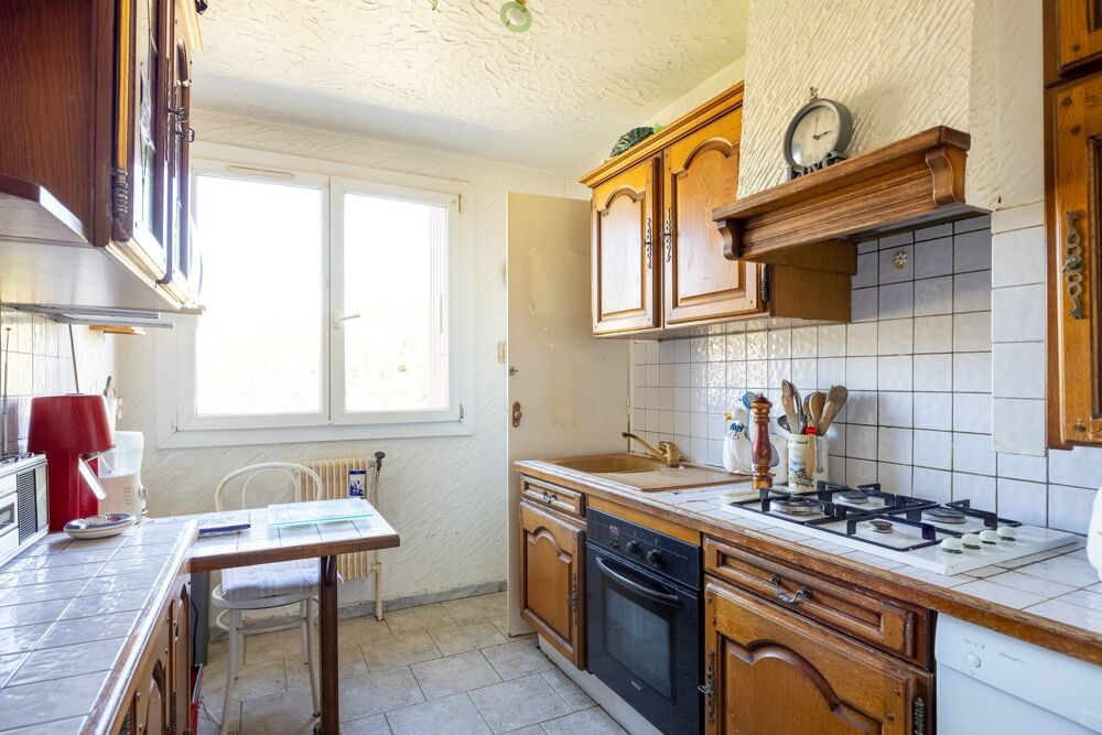 ***MARSEILLE 9EMERESIDENCE LA ROUVIEREGRAND T3 TRAVERSANTPOSSIBILITE DE RECREER UNE 3EME CHAMBREETAGE ELEVEVUE PANORAMIQUE*