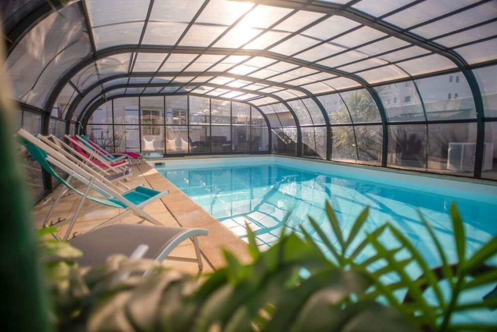 Maison à vendre 8 pièces SAINT GILLES CROIX DE VIE (85)- ensemble immobilier de 2 maisons de type 4 avec piscine jardinet statio