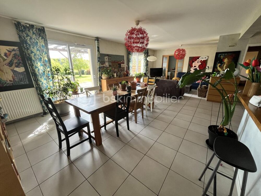 Magnifique maison familiale contemporaine en lisière de la Forêt des Bertranges avec double carport et garage
