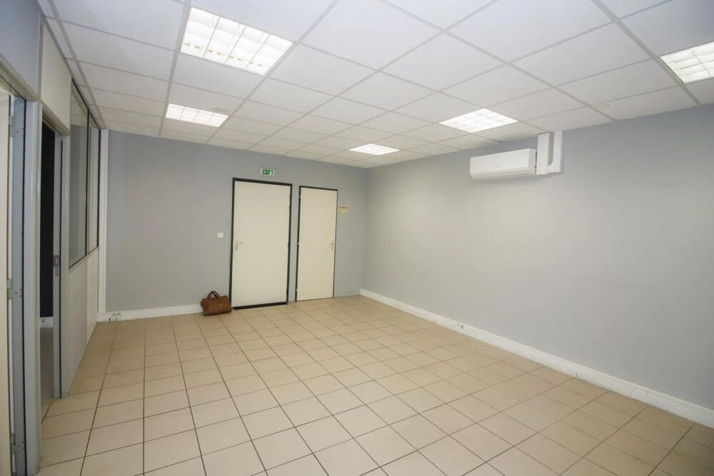   bureaux 82 m2 + 2 parkings Brignais