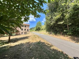 Vente Maison MAISON EN PIERRE MITOYENNE DE 142 M2, 235 M2 DE TERRAIN + 2260 M2 DE TERRAIN DÉPORTÉ , ENTIÈREMENT À RÉNOVER La tuiliere