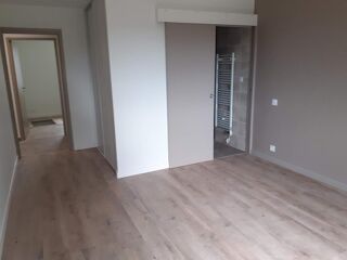  Appartement à louer 4 pièces 109 m²