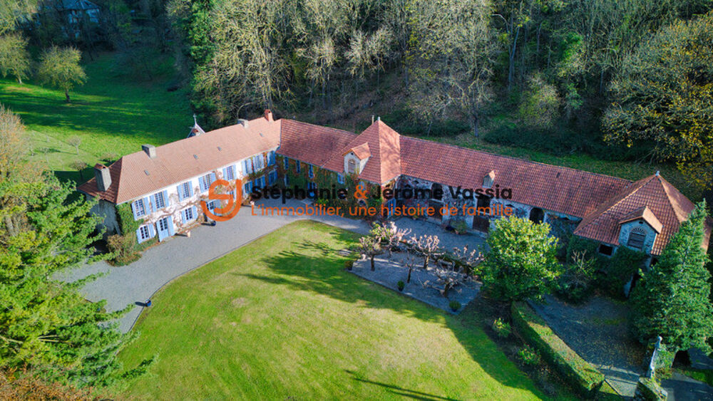 Propriété de prestige du XVIII? siècle  Domaine sur 4 hectares avec dépendances  Pyrénées