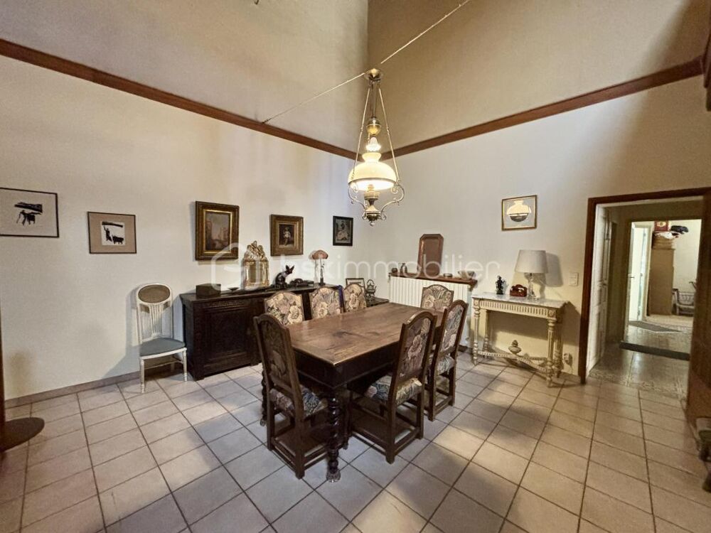 Maison de village de caractère  210 m², fort potentiel, garage et dépendances