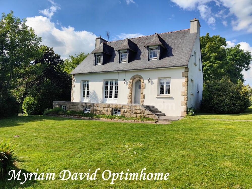 Maison familiale à rénover avec vue sur le lac de Glomel  5 chambres  2 000 m² de terrain