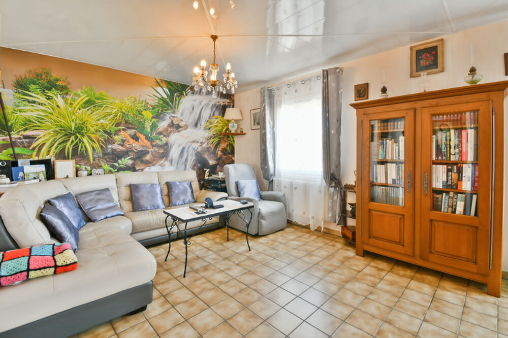Maison viager à vendre occupé 5 pièces TONNAY BOUTONNE (17) 168 m² habitables - Garage