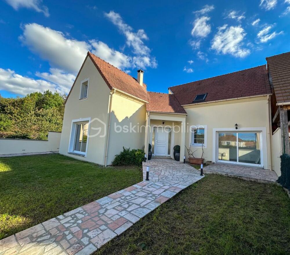 Vente Maison Secteur privilégié du Bourg, maison individuelle 4 chambres , grand garage indépendant avec porte et fenêtre Savigny le temple