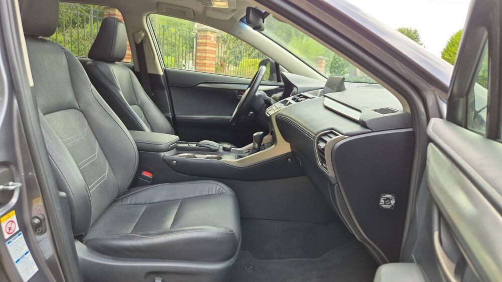 NX 2.5 VVT-i 197 Hybrid AWD E-CVT Luxe 2016 occasion 77590 Bois Le Roi