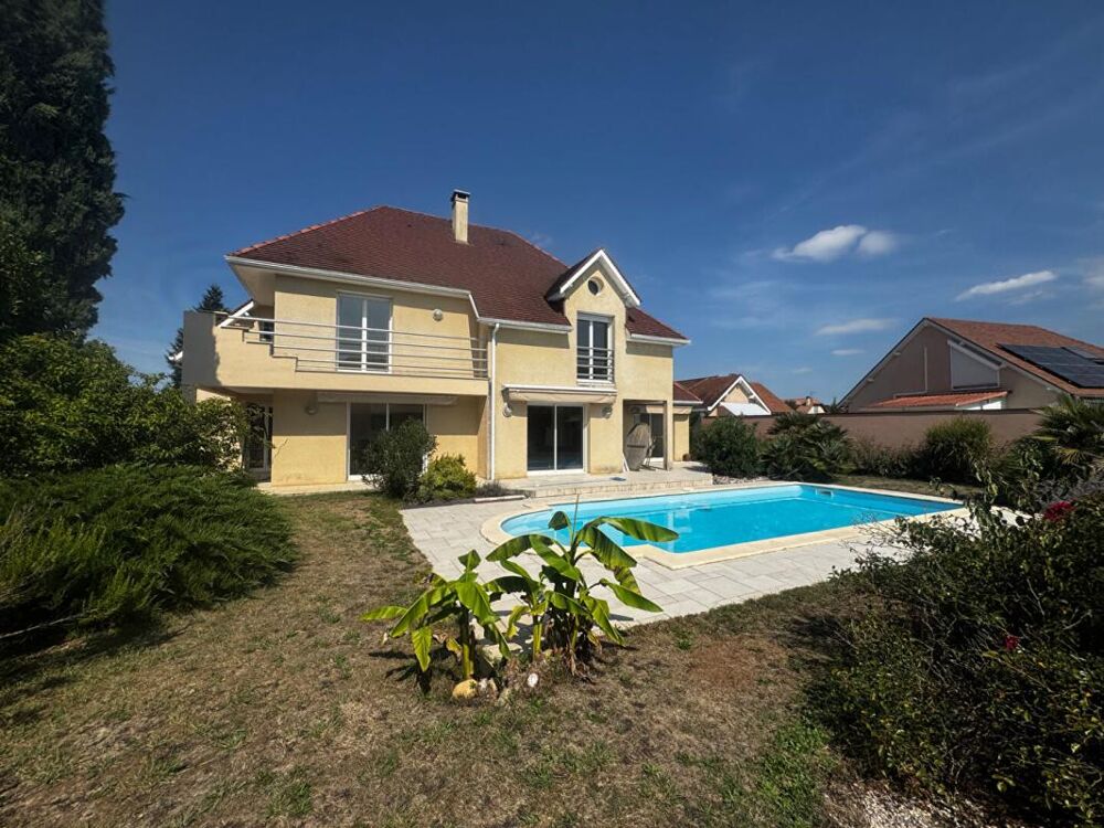 Vente Maison Maison Idron 7 pièce(s) 197 m2 environ Idron
